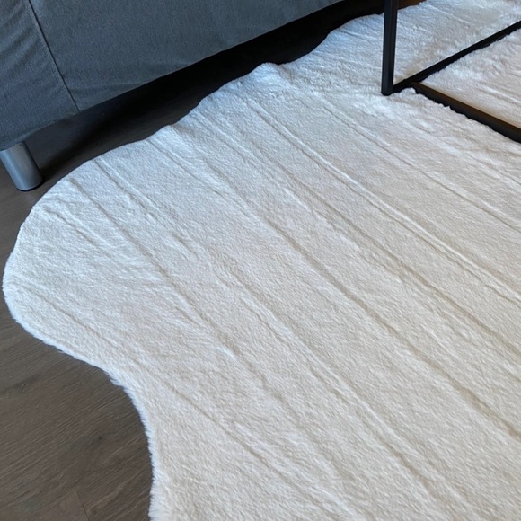 White cloud fur carpet - Picture 4 of 4